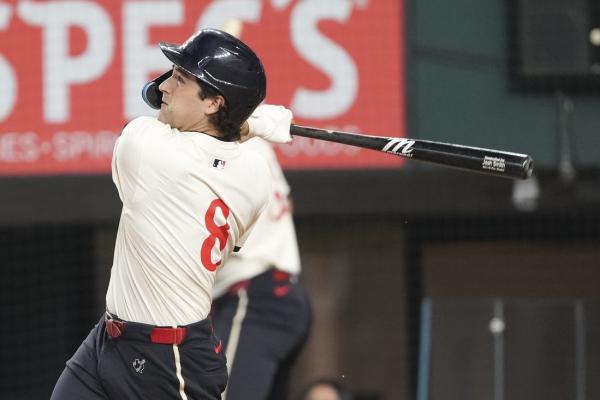 Josh Smith stars as Rangers stay hot, stifle White Sox