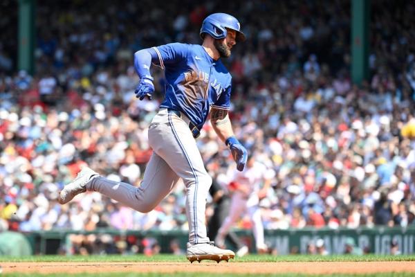 Blue Jays score series win over sliding Red Sox
