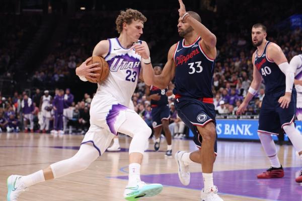 Jazz build 37-point lead in opener, crush Clippers