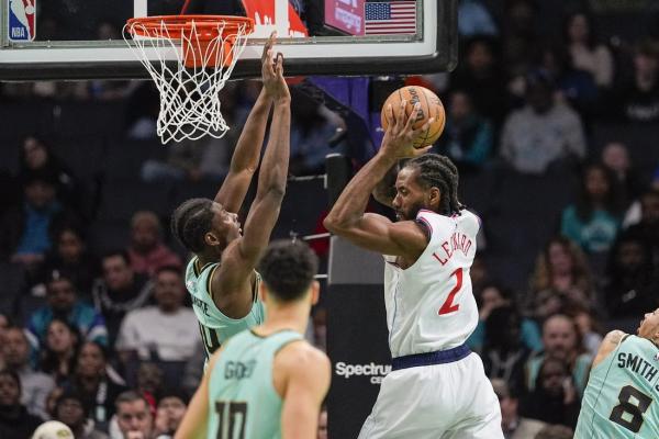 Norman Powell, Clippers hold off Hornets