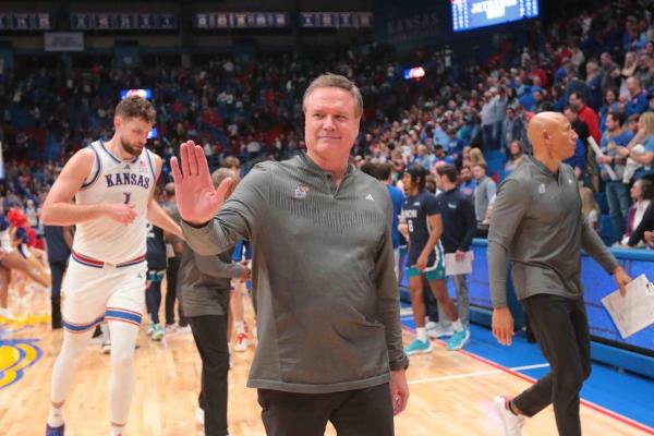 Top 25 roundup: No. 1 Kansas gives Bill Self win No. 800