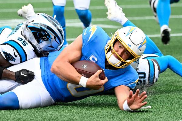 Quentin Johnston catches 2 TDs as Chargers crush Panthers