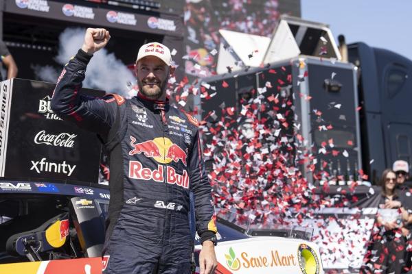 Shane van Gisbergen lands multi-year extension with Trackhouse Racing