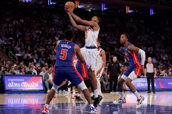 Surging Pistons hold off Knicks to win again thumbnail