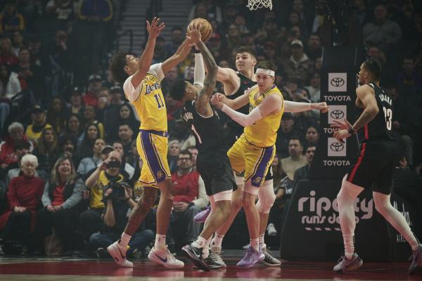 LeBron James pours in 40 as Lakers down Blazers