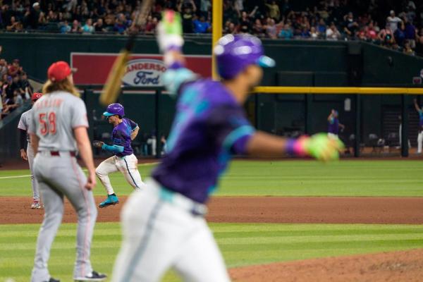 Diamondbacks beat Reds on Lourdes Gurriel Jr.’s walk-off single in 11th