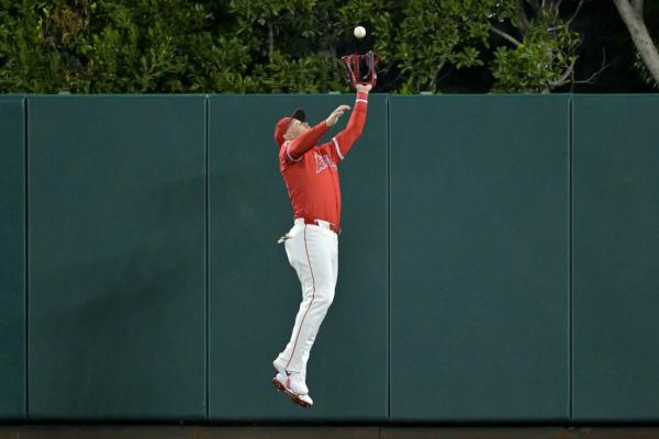 Angels moving Mike Trout to RF to lessen wear on body