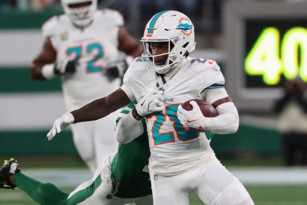 Dolphins RB De’Von Achane sidelined by calf injury