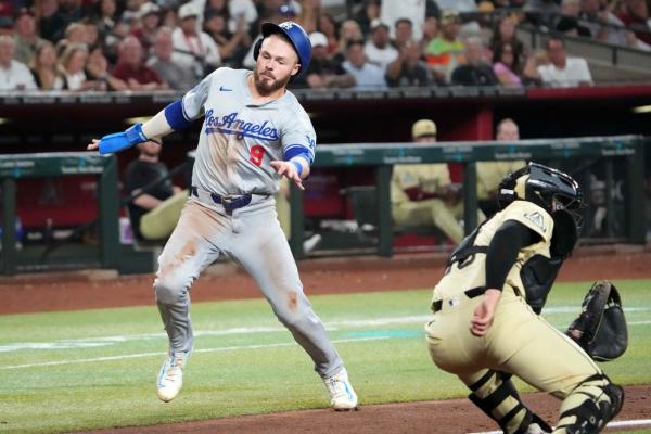 Dodgers set club HR record, top D-backs on late hit