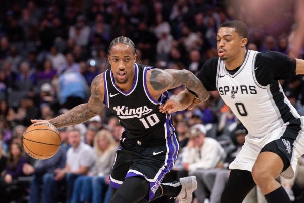 Kings rout Spurs in De’Aaron Fox’s return to Sacramento