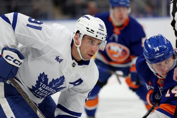 Maple Leafs’ John Tavares sustains apparent injury in practice