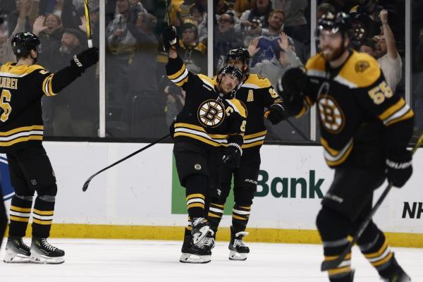 Brad Marchand, Bruins seek further improvement vs. last-place Flyers