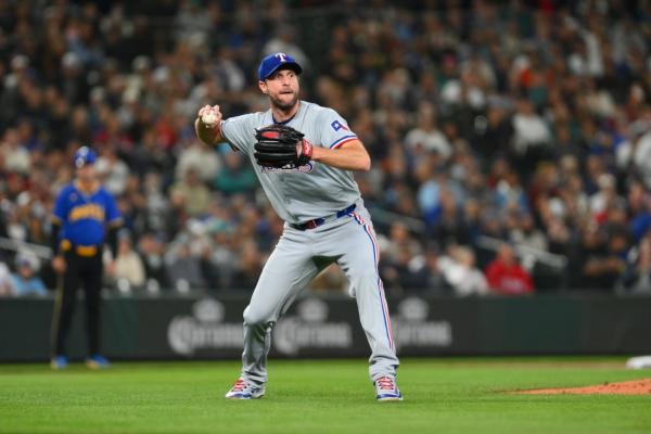 Rangers RHP Max Scherzer's season done (hamstring) thumbnail