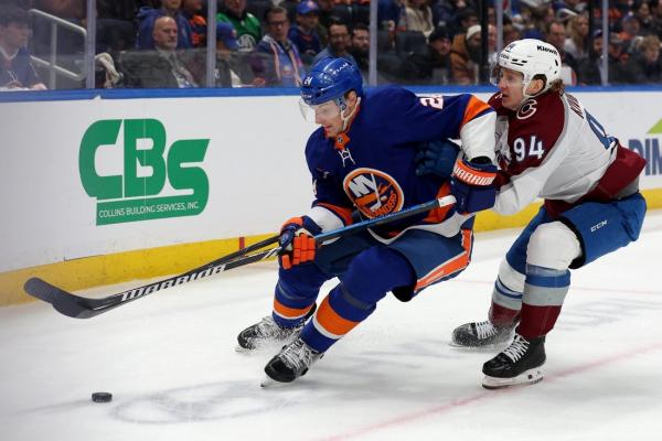 Surging Islanders handle Avs for fifth straight win