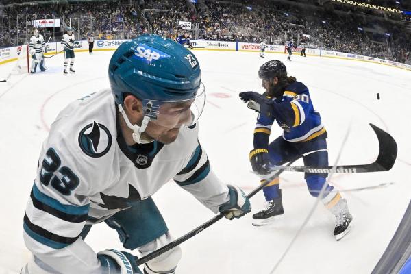 Jordan Binnington ties Blues’ wins record in shootout vs. Sharks