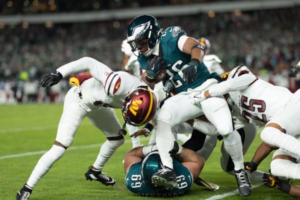 Fourth-quarter surge sends Eagles past Commanders