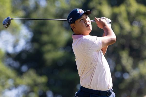 Si Woo Kim (back) WDs from Travelers Championship