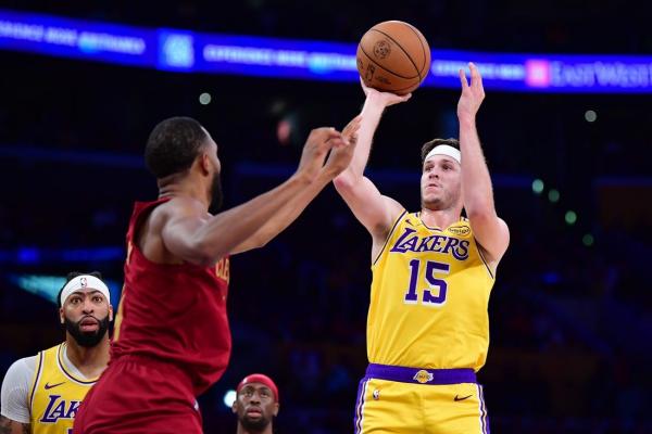 Lakers look for second win over Blazers this season thumbnail