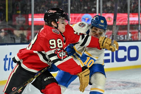 Blues continue playoff push against bumbling Blackhawks