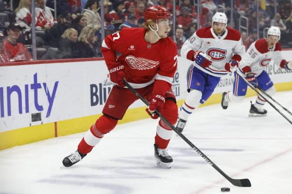 Dylan Larkin tallies two points as Red Wings handle Habs