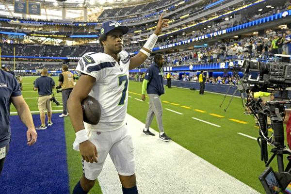 Reports: Seahawks trade QB Geno Smith to Raiders