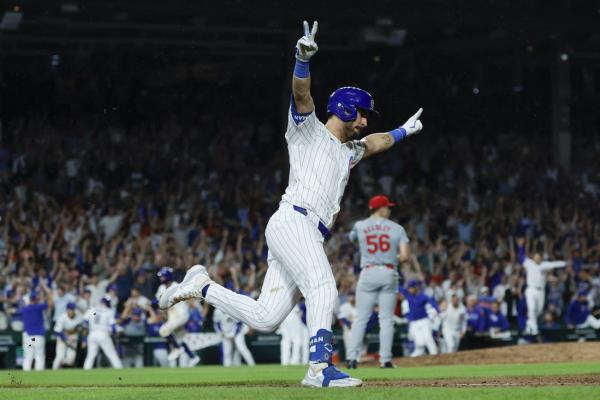 Cubs score three in ninth, stun Cardinals