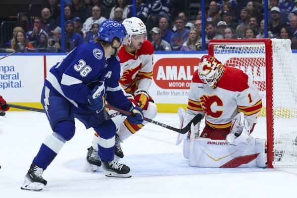 Lightning lift off with 4 first-period goals, drub Flames