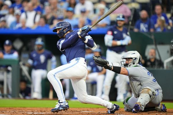 Royals collect team-record 27 hits in 20-1 rout of Jays
