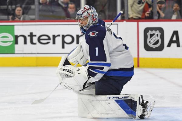 Mark Scheifele tallies three points as Jets trounce Flyers