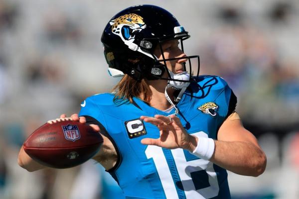 Jags' Trevor Lawrence (head) carted off; ejections follow thumbnail