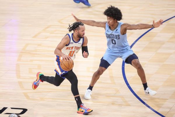 Knicksâ latest scoring outburst denies Grizzlies comeback