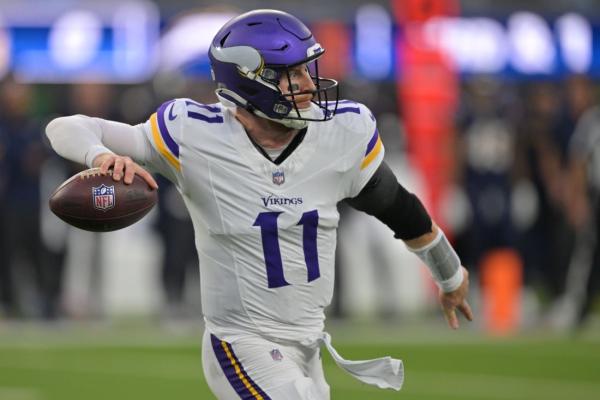 Vikings QB Carson Wentz (shoulder) placed on IR
