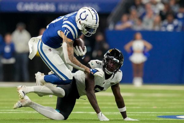 Colts WR Michael Pittman Jr. leaves practice with apparent injury