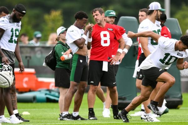 Jets’ Aaron Rodgers, Garrett Wilson downplay apparent argument