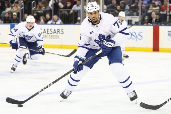 Maple Leafs send F Ryan Reaves to Sharks for D Henry Thrun