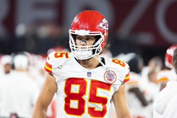 Chiefs add veteran TE Robert Tonyan to active roster
