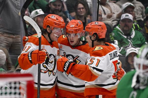 NHL roundup: High-flying Ducks win fifth straight