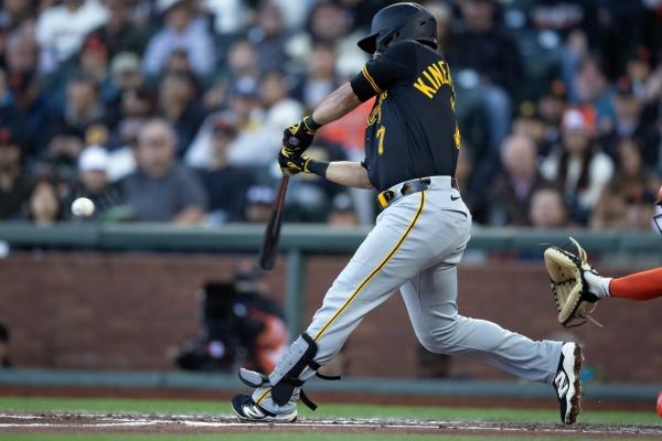 Andrew McCutchen’s late homer helps Pirates edge Giants