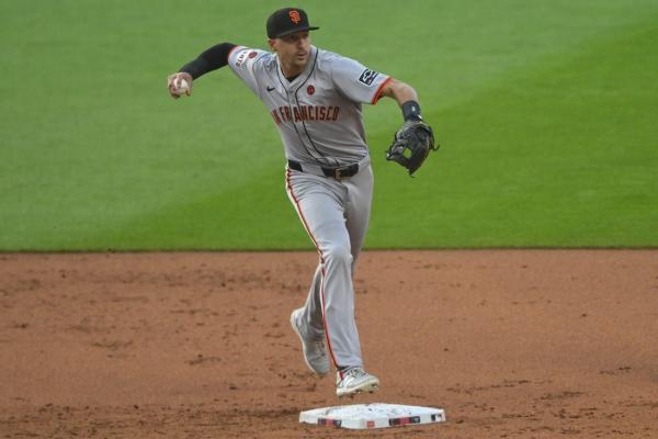 Giants release two-time Gold Glove SS Nick Ahmed thumbnail