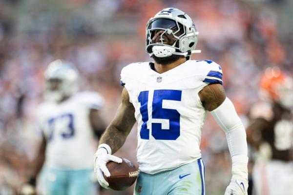 Cowboys RB Ezekiel Elliott (disciplinary reasons) out vs. Falcons thumbnail