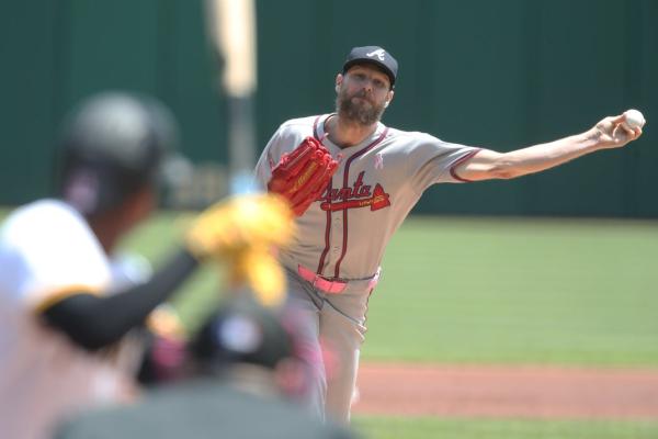 Pirates strike in ninth to edge Braves