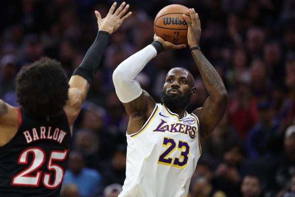 LeBron James, Luka Doncic return, lift Lakers over 76ers