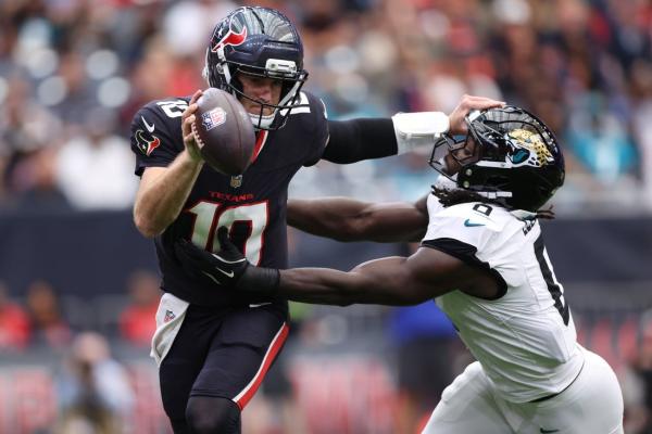 NFL roundup: Texans outscore Jags 26-0 in 4th, surge to win