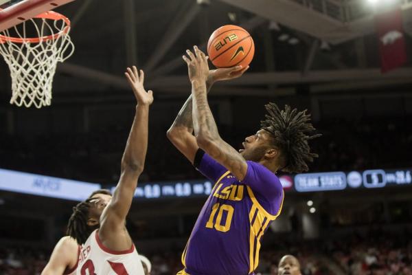 Zvonimir Ivisic puts up 25 as Arkansas dumps LSU