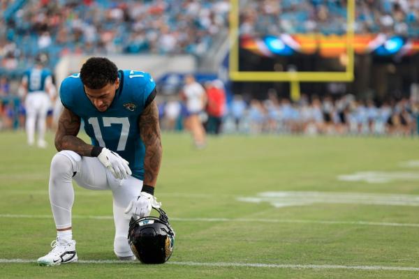 Jaguars TE Evan Engram (hamstring) seeks Sunday return