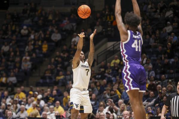 Big run in first half lifts Mountaineers to win over Horned Frogs