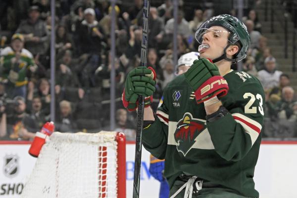 Wild cruise to easy victory over Sabres