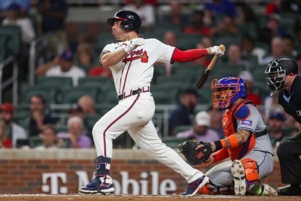 Braves top Mets, close gap in NL wild-card race thumbnail