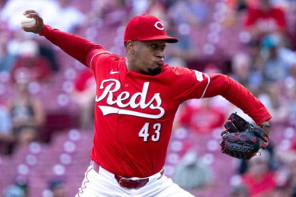 Dodgers recall Alexis Diaz to join bullpen