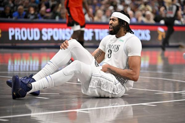 Mavs’ Anthony Davis says he is ‘fine’ after abdomen injury